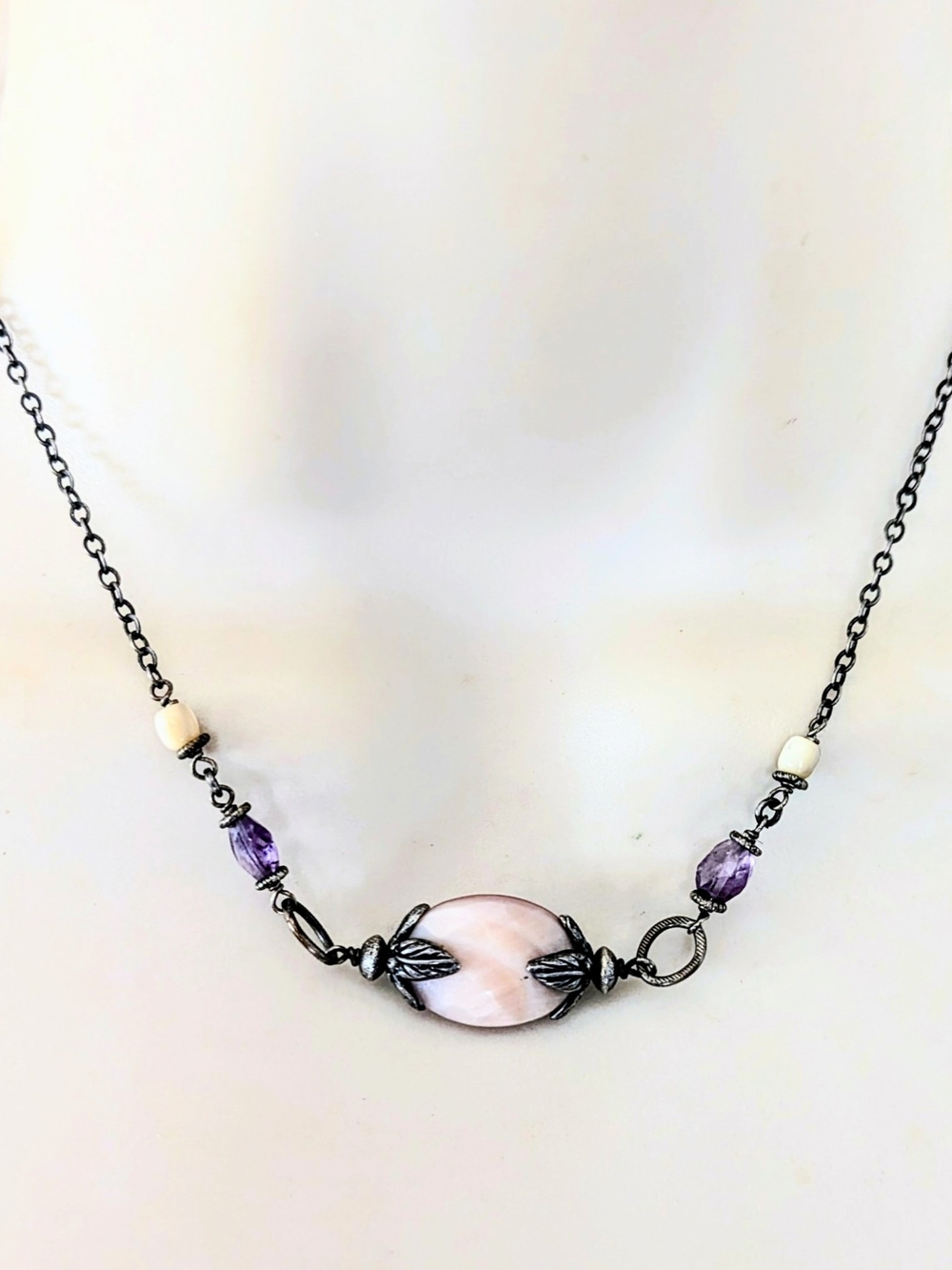 Beautiful Vintage Sterling Silver Peach Quartz & Amethyst Station Necklace